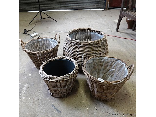 4 rieten manden - afbeelding 1 van  5