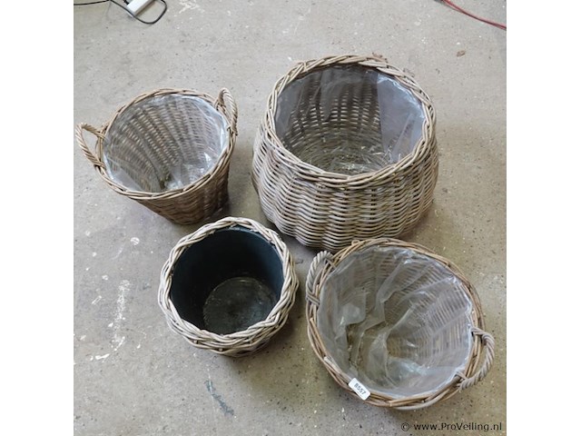 4 rieten manden - afbeelding 4 van  5