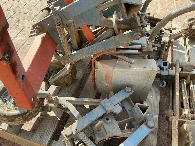 4-rijige rijenspuit / kappenspuit – verstelbaar – montageframe - afbeelding 5 van  11