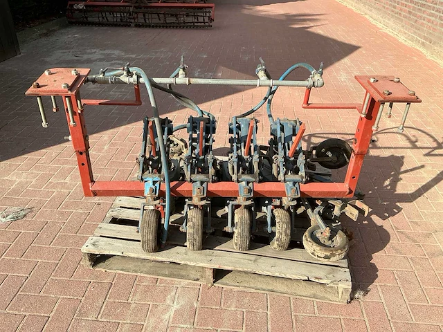 4-rijige rijenspuit / kappenspuit – verstelbaar – montageframe - afbeelding 1 van  11