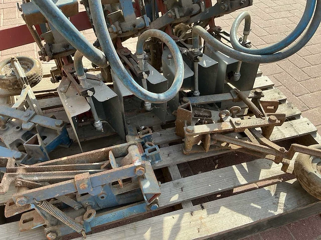 4-rijige rijenspuit / kappenspuit – verstelbaar – montageframe - afbeelding 6 van  11