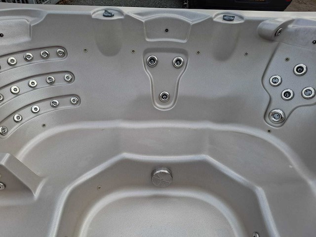 4 season 6 persoons jacuzzi en buitenspa - afbeelding 2 van  29
