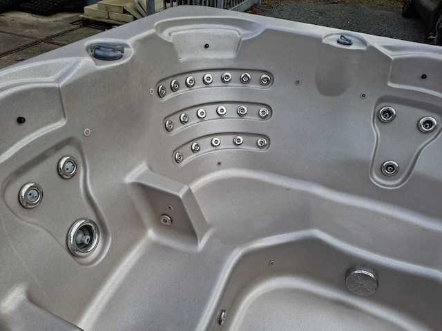 4 season 6 persoons jacuzzi en buitenspa - afbeelding 3 van  29