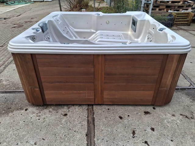 4 season 6 persoons jacuzzi en buitenspa - afbeelding 5 van  29
