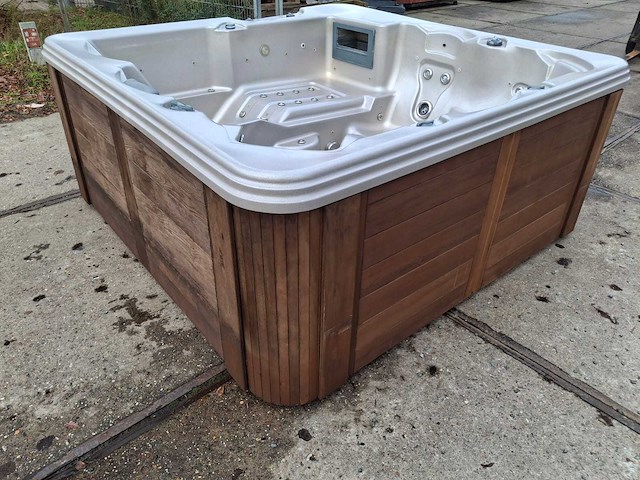 4 season 6 persoons jacuzzi en buitenspa - afbeelding 8 van  29