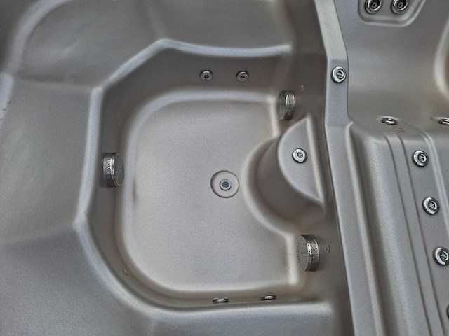 4 season 6 persoons jacuzzi en buitenspa - afbeelding 20 van  29