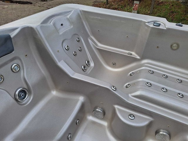 4 season 6 persoons jacuzzi en buitenspa - afbeelding 21 van  29