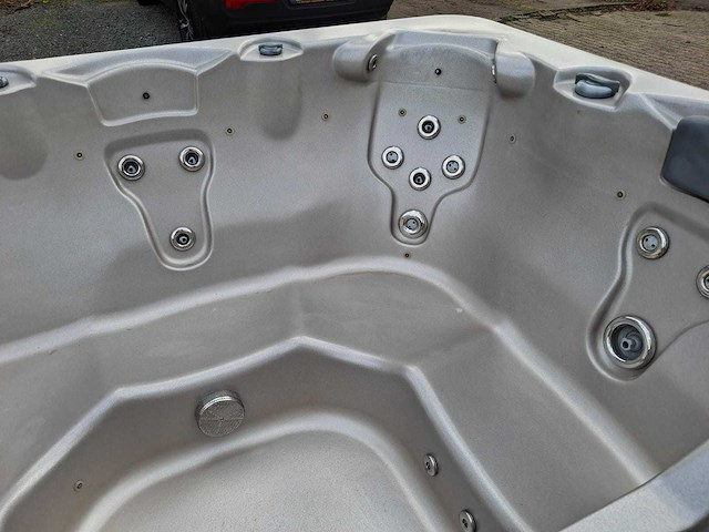 4 season 6 persoons jacuzzi en buitenspa - afbeelding 27 van  29