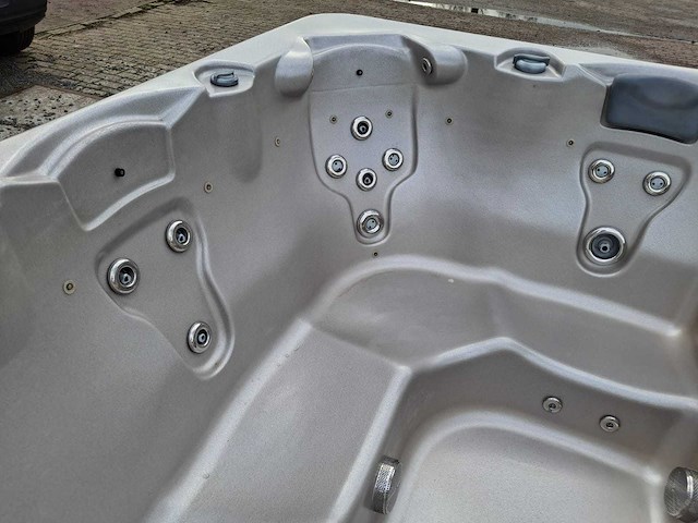 4 season 6 persoons jacuzzi en buitenspa - afbeelding 29 van  29