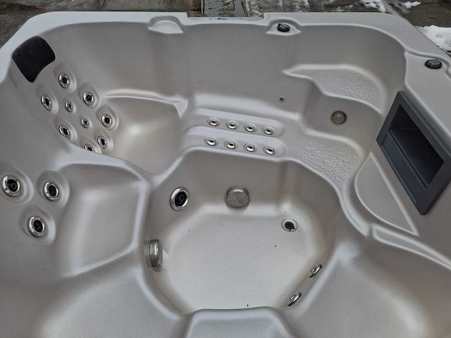 4 season spa 5 persoons jacuzzi en buitenspa - afbeelding 2 van  27