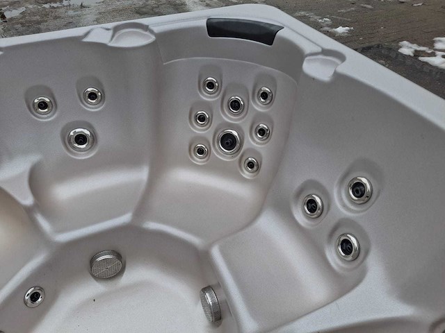 4 season spa 5 persoons jacuzzi en buitenspa - afbeelding 11 van  27