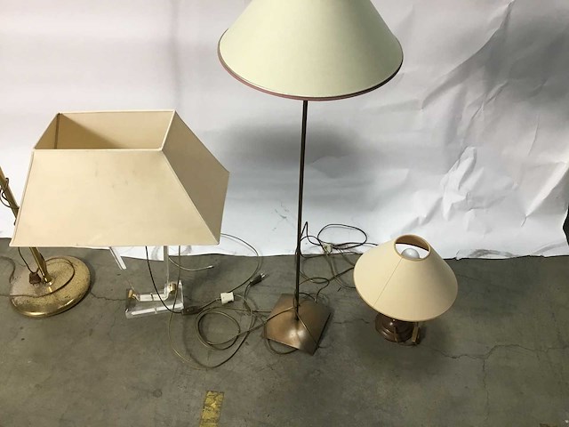 4 verschillende lampen - desk lamp - afbeelding 2 van  12