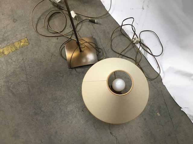 4 verschillende lampen - desk lamp - afbeelding 8 van  8