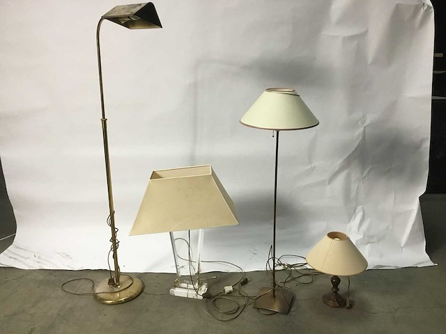 4 verschillende lampen - desk lamp - afbeelding 1 van  8