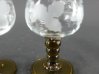 4 vintage glazen geëtste roemers - afbeelding 4 van  5