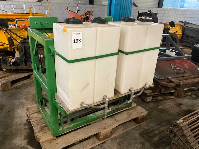 4 vloeistoftanks met frame - afbeelding 2 van  3