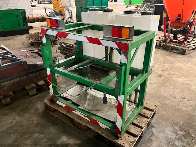 4 vloeistoftanks met frame - afbeelding 3 van  3