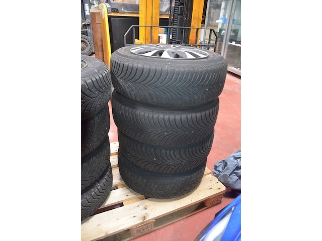 4 winterbanden michelin met velg alpin 5 195/65r15 91t - afbeelding 1 van  6