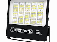 4 x led floodlight 300w – 6400k koud wit - zwart – ip65 – borneo-300 - afbeelding 2 van  5