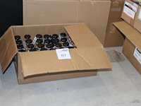 40 flesjes met borrelnootjes. - afbeelding 1 van  3