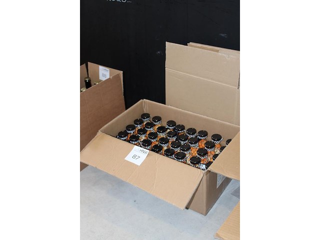 40 flesjes met borrelnootjes. - afbeelding 2 van  3