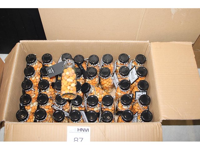 40 flesjes met borrelnootjes. - afbeelding 3 van  3