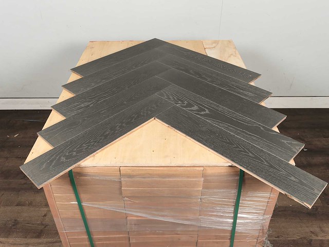 40 m2 parket eiken visgraat mutliplank - 700 x 140 x 13 mm - afbeelding 3 van  4