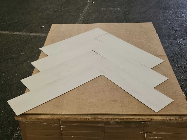 40 m2 pvc dryback visgraat - 610 x 150 x 2,5 mm - afbeelding 3 van  3