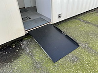 40ft high cube zorg-/kantoorcontainer met hydraulisch nivelleersysteem – volledig uitgerust