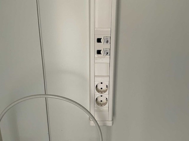 40ft high cube zorg-/kantoorcontainer met hydraulisch nivelleersysteem – volledig uitgerust - afbeelding 3 van  6