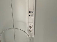 40ft high cube zorg-/kantoorcontainer met hydraulisch nivelleersysteem – volledig uitgerust - afbeelding 3 van  6