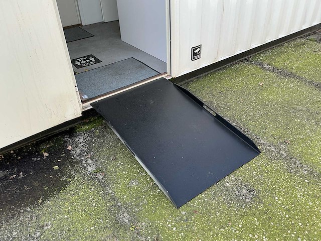 40ft zorg-/kantoorcontainer met hydraulisch nivelleersysteem – volledig uitgerust - afbeelding 3 van  43