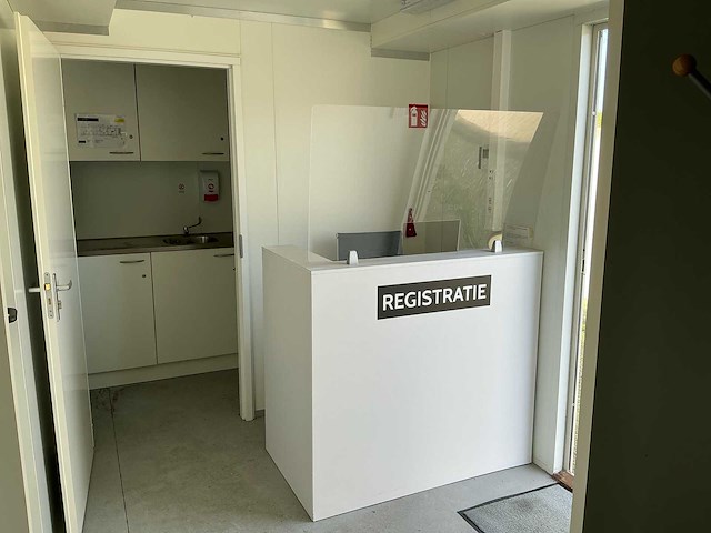 40ft zorg-/kantoorcontainer met hydraulisch nivelleersysteem – volledig uitgerust - afbeelding 4 van  43