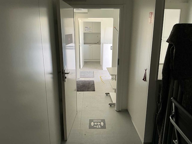 40ft zorg-/kantoorcontainer met hydraulisch nivelleersysteem – volledig uitgerust - afbeelding 27 van  43