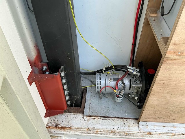 40ft zorg-/kantoorcontainer met hydraulisch nivelleersysteem – volledig uitgerust - afbeelding 40 van  43