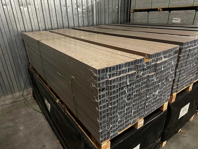 40x eiken composiet lamellen / composiet roomdivider - 300 cm lang - afbeelding 1 van  5