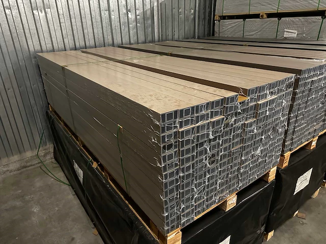 40x eiken composiet lamellen / composiet roomdivider - 300 cm lang - afbeelding 2 van  6