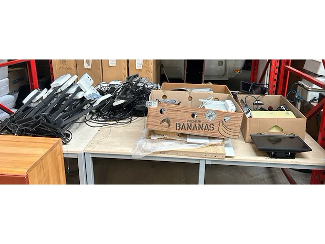 40x ict artikelen en elektronica w.o. vector camera - afbeelding 1 van  10