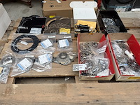 40x racefiets onderdelen w.o. kettingbladen, tandkransen w.o. miche, shimano - afbeelding 1 van  8