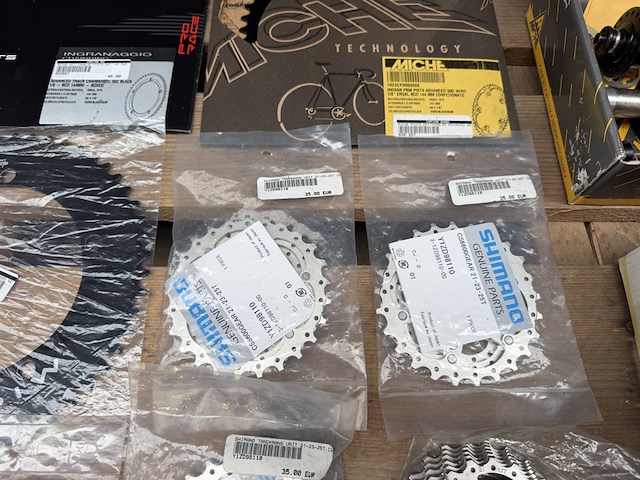 40x racefiets onderdelen w.o. kettingbladen, tandkransen w.o. miche, shimano - afbeelding 3 van  8
