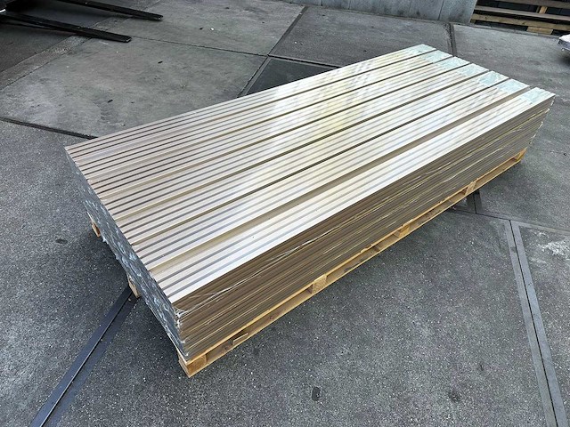 40x rhombus eiken gevelbekleding composiet incl. montagebeugels - 290 cm lang - afbeelding 4 van  5