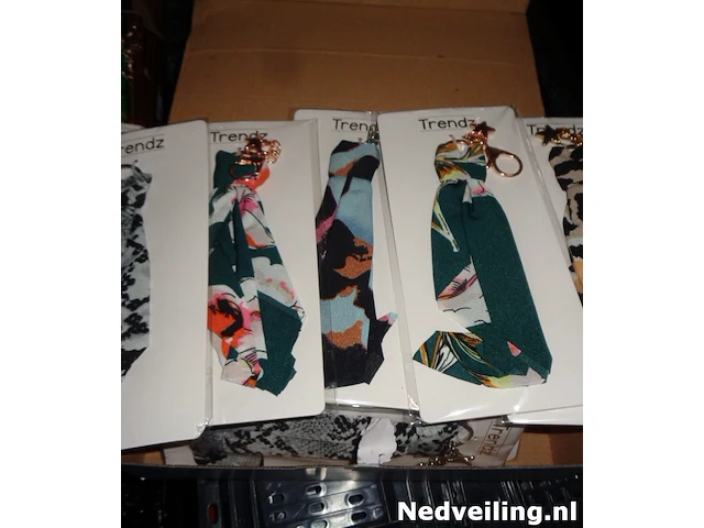 40x trendz stoffen sleutelhanger per stuk verpakt - afbeelding 3 van  3