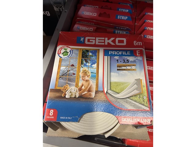 40x zelfklevende tochtband inclusief krat geko - afbeelding 1 van  3