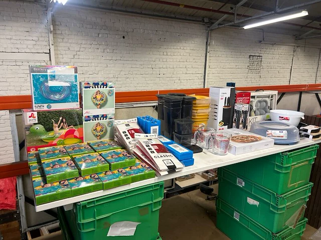 40x zomer-, huishoud- en keukenartikelen w.o. bestway, homla, pyrex - afbeelding 1 van  12
