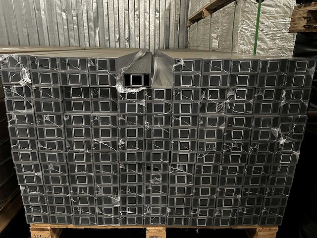 40x zwarte composiet lamellen / composiet roomdivider - 300 cm lang - afbeelding 3 van  5