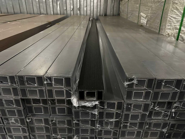 40x zwarte composiet lamellen / composiet roomdivider - 300 cm lang - afbeelding 3 van  6