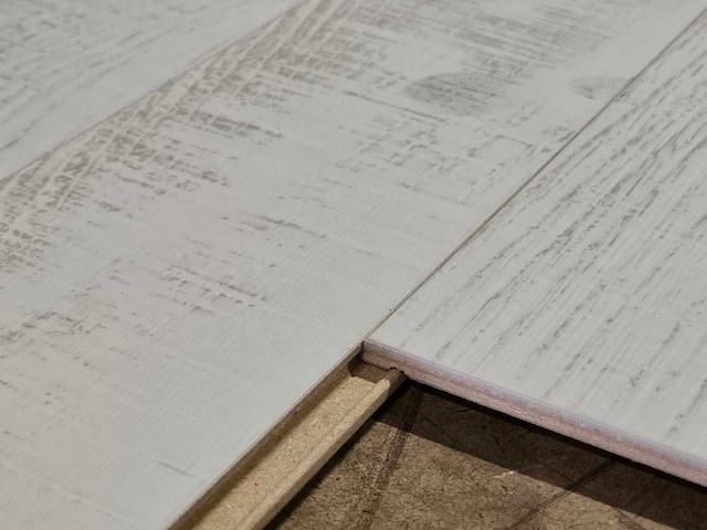 42 m2 laminaat plank - 504 x 84 x 8 mm - afbeelding 2 van  3