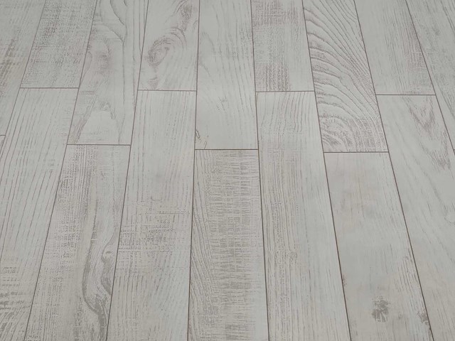 42 m2 laminaat plank - 504 x 84 x 8 mm - afbeelding 1 van  1