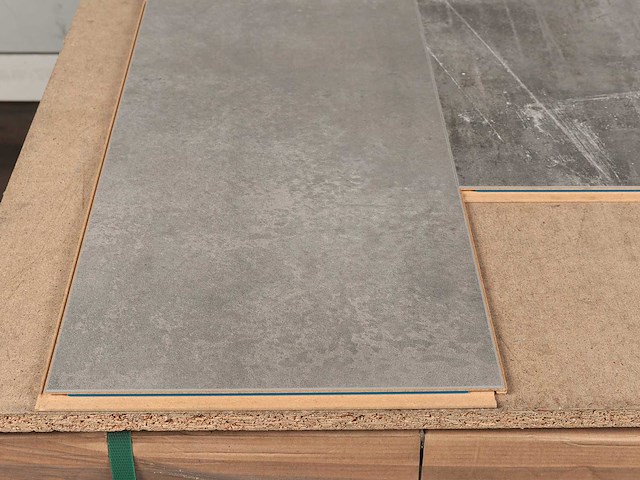 42 m2 laminaat tegel - 604 x 280 x 8 mm - afbeelding 2 van  4