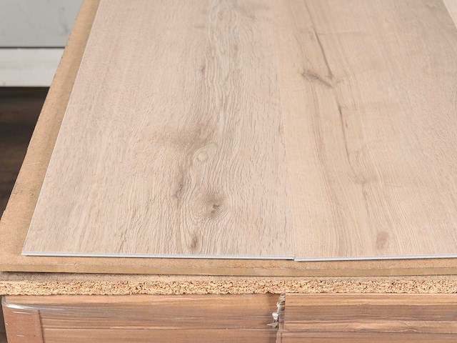 42 m2 pvc spc click plank met xps onderlaag - 1220 x 228 x 5+1,5 mm - afbeelding 2 van  4